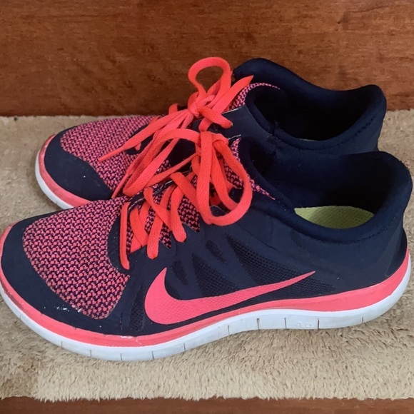NIKE Free Running Sneakers For Women Size 7 In Very Good Condition - Picture 4 of 7